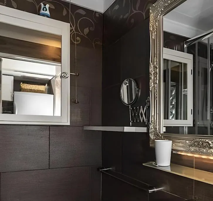 D'Annunzio Suite Con Piscina Gardone Riviera 0*,