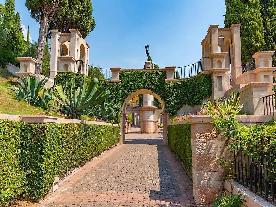D'Annunzio Suite Con Piscina Gardone Riviera 0*,